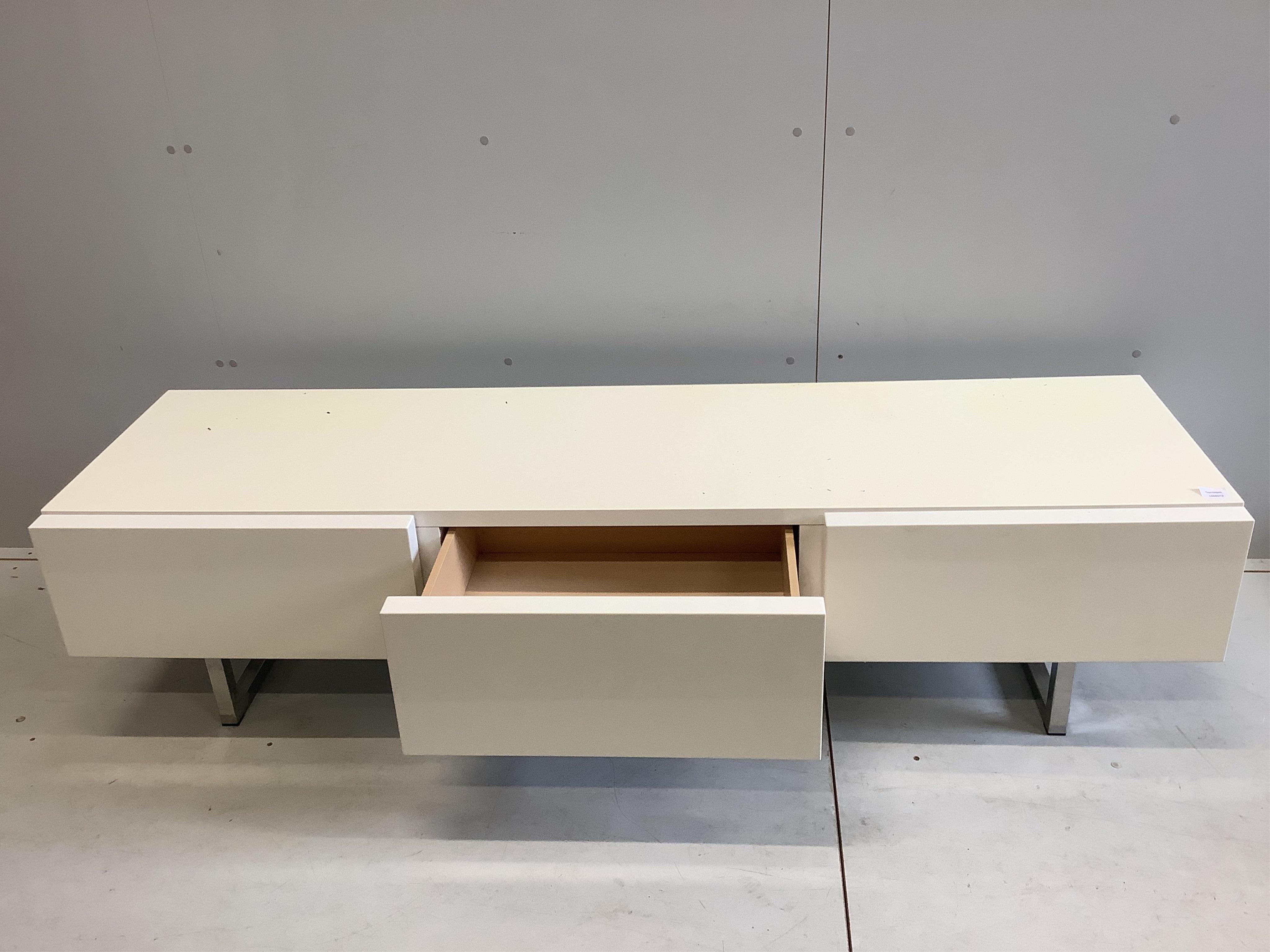 A Calligaris white low side unit, width 184cm, depth 52cm, height 45cm. Condition - good